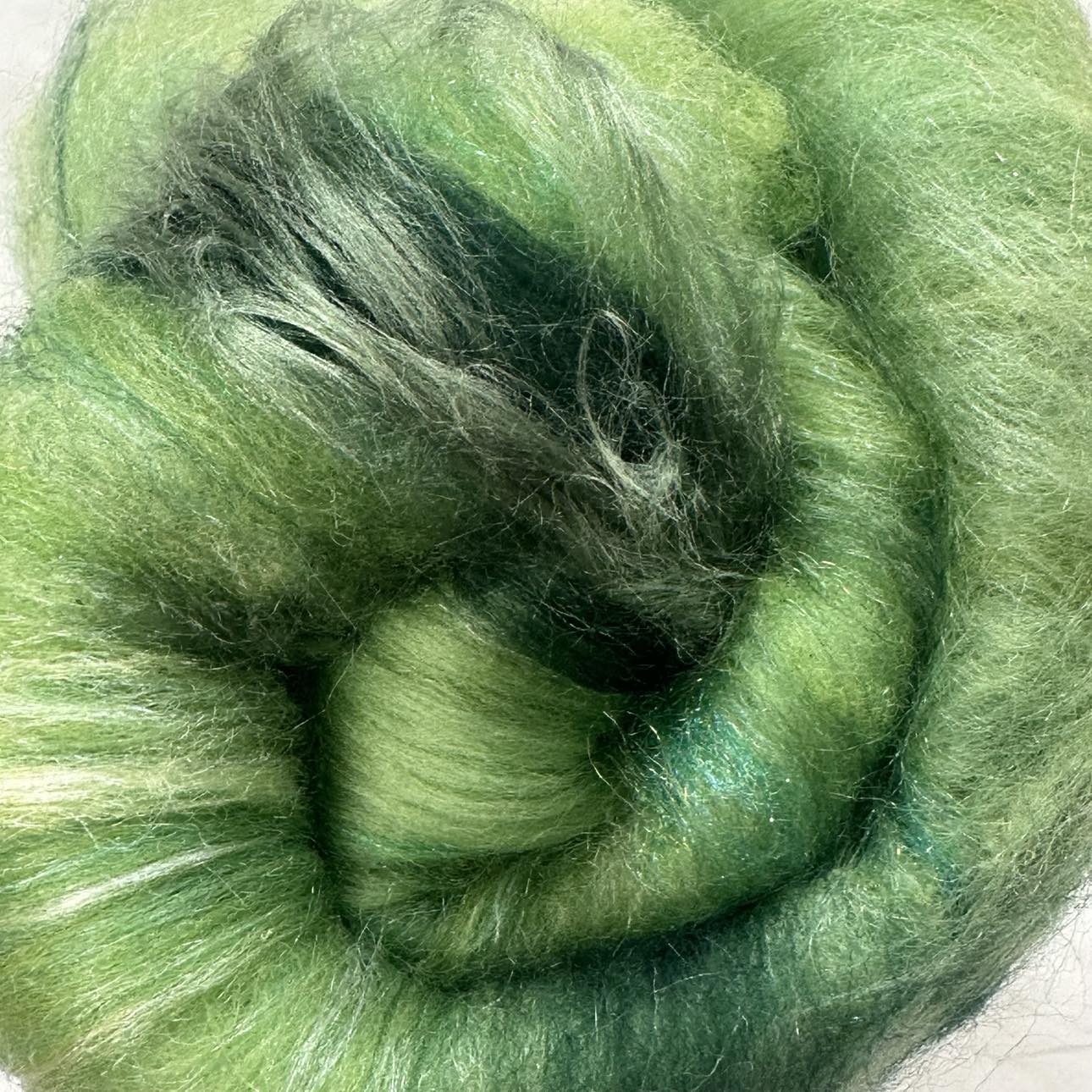 "Blades of Green" (GAB13) ~ Superb Art Batt, 4.0 oz with video of art batt inside listing!